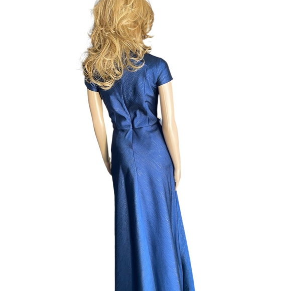 New! Kay Unger New York NavyBlue V Neck long dress size 4 - Picture 2 of 14